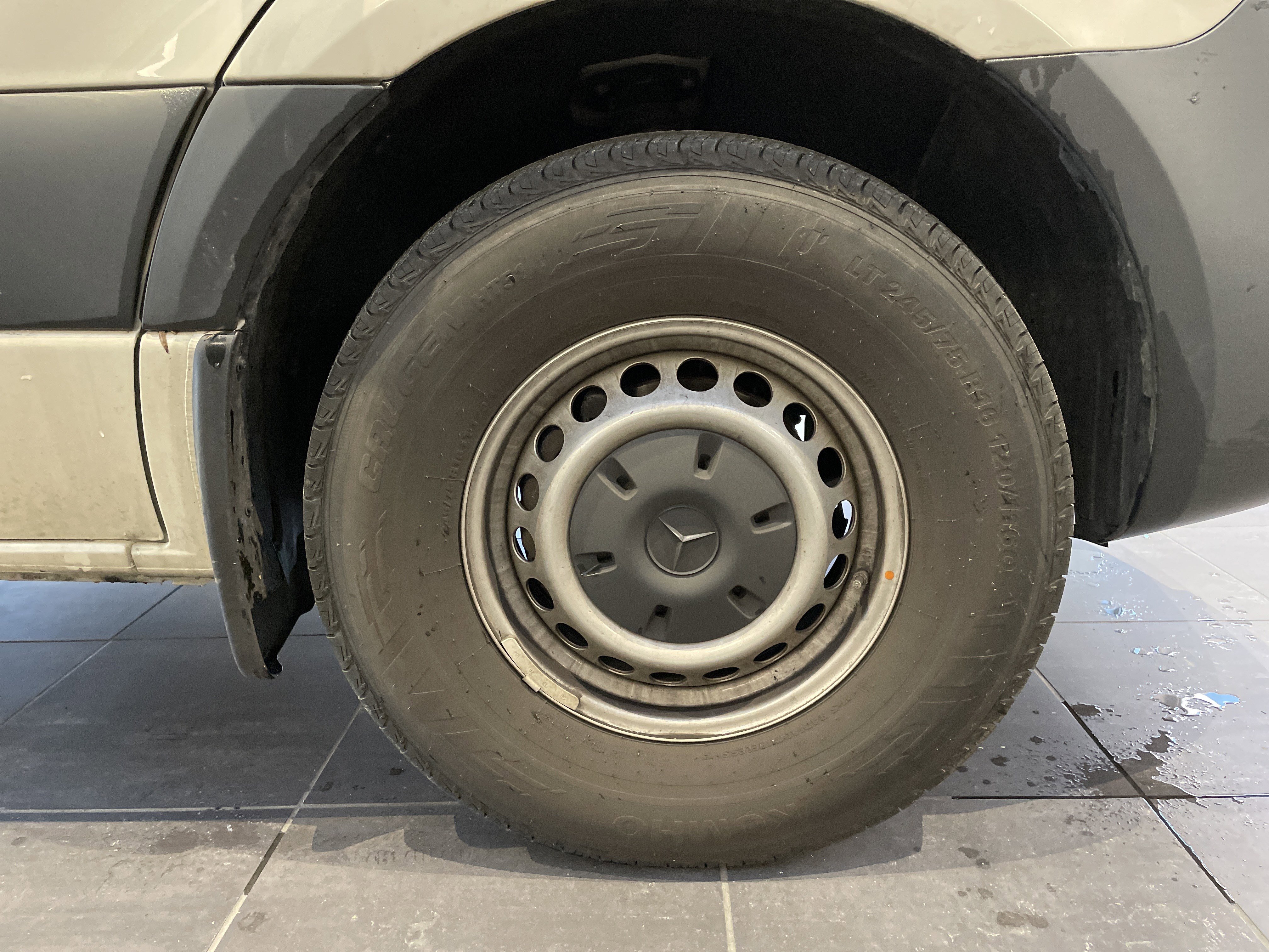 Used 2025 Mercedes-Benz Sprinter 2500 image 12