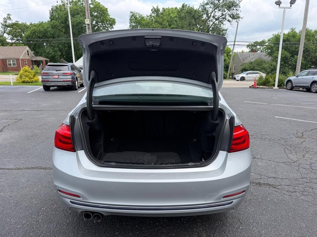 Used 2018 BMW 330i xDrive Sedan w/ Convenience Package AWD/4WD image 22