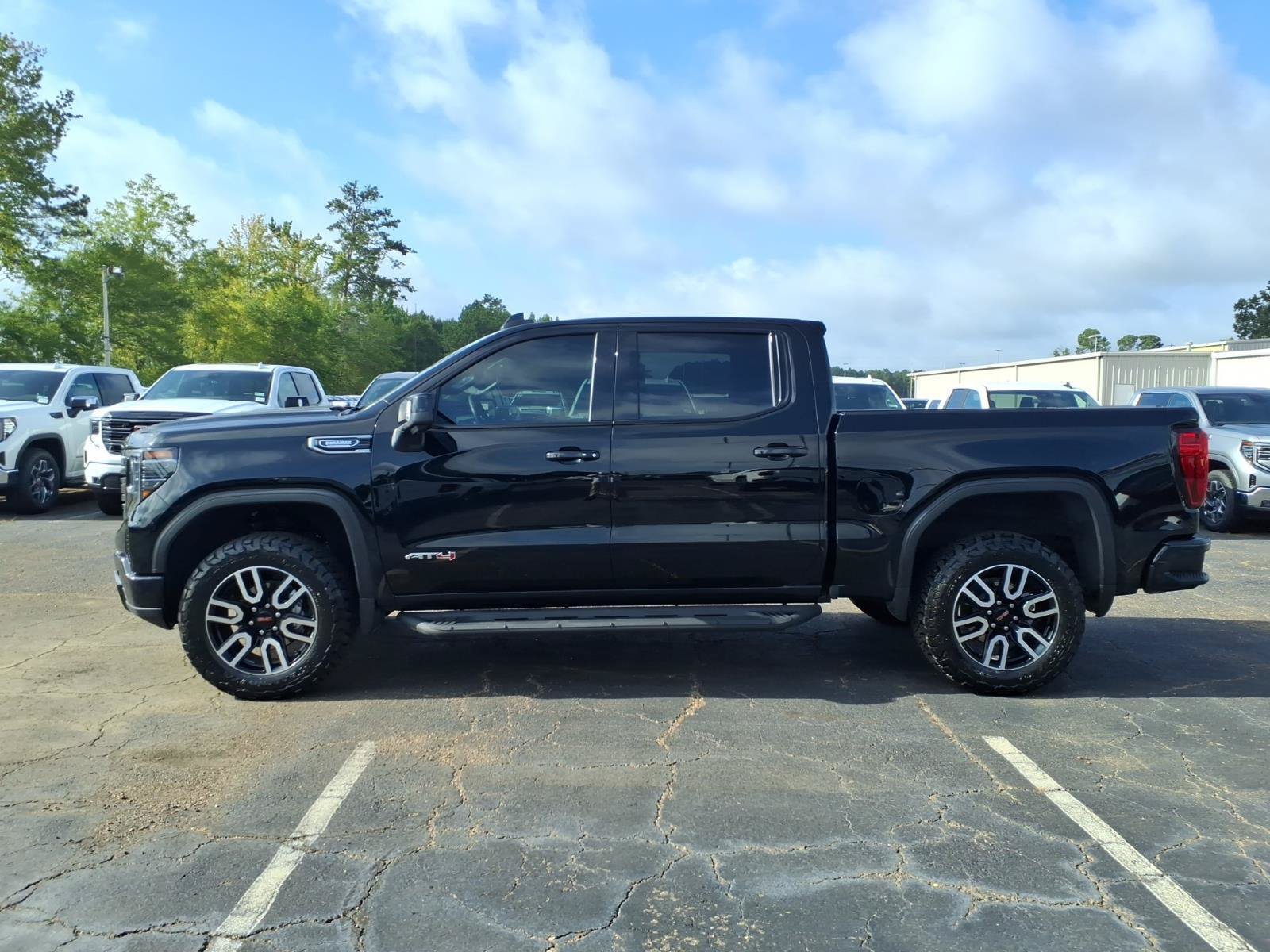 Used 2025 GMC Sierra 1500 AT4 w/ AT4 Premium Package AWD/4WD image 25