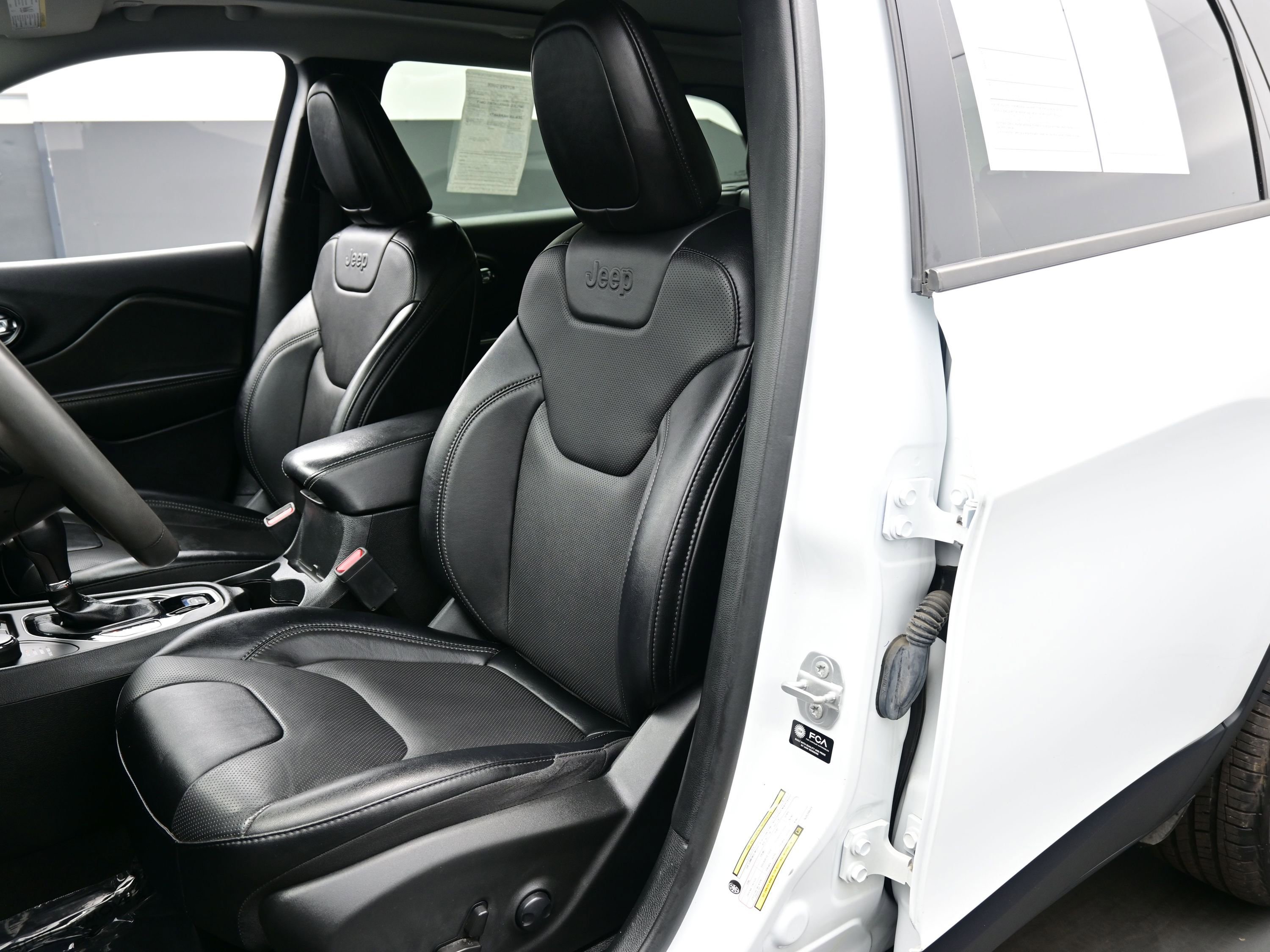 Used 2022 Jeep Cherokee Limited image 13