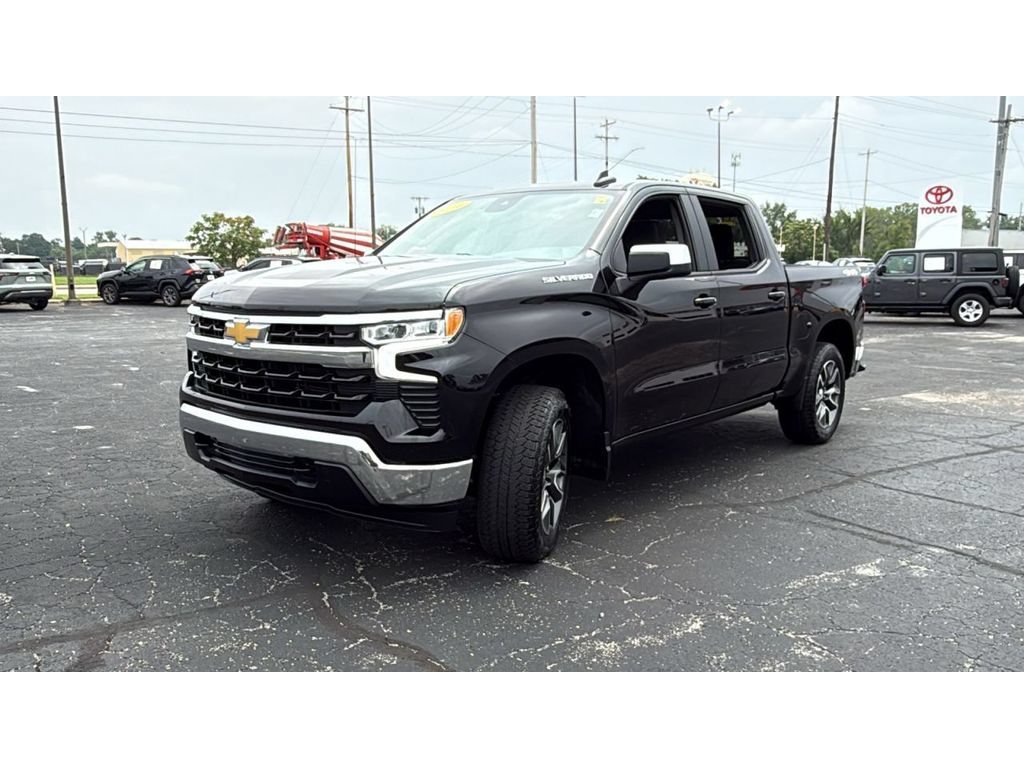 Used 2024 Chevrolet Silverado 1500 LT AWD/4WD image 3