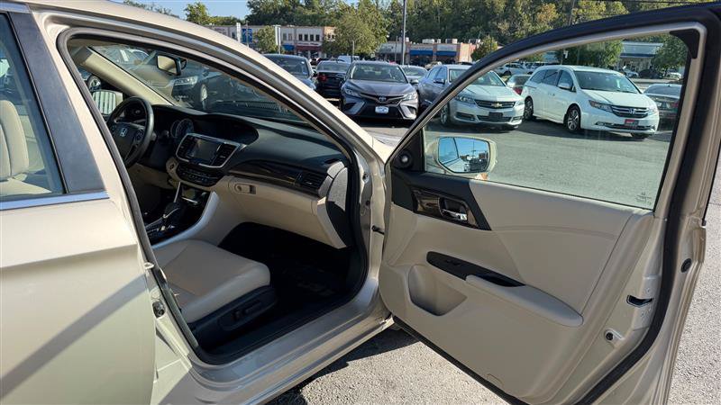 Used 2017 Honda Accord EX-L image 32