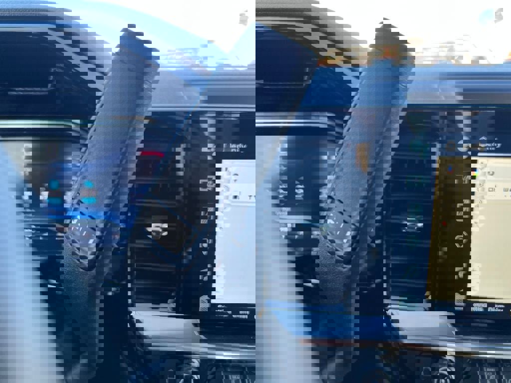 Used 2024 Chevrolet Silverado 2500 LTZ w/ LTZ Premium Package image 18