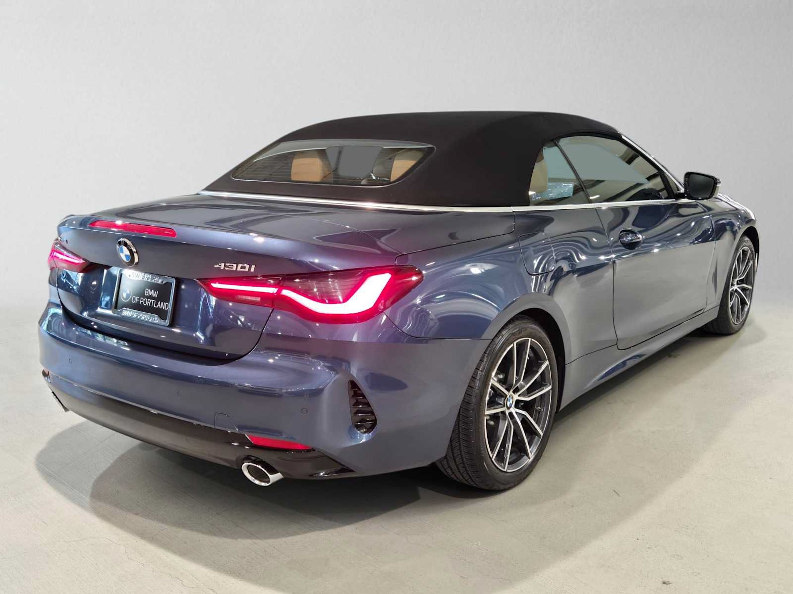 Used 2026 BMW 430i xDrive Convertible w/ Convenience Package AWD/4WD image 3