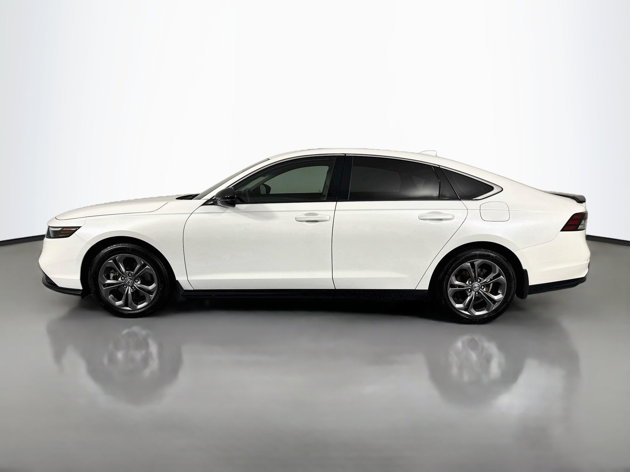 Used 2024 Honda Accord EX-L image 8