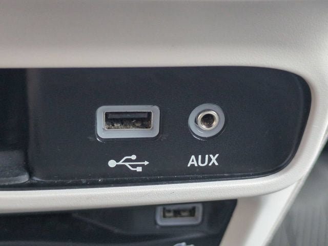 Used 2018 Chrysler Pacifica Limited w/ Advanced Safetytec Group FWD image 23