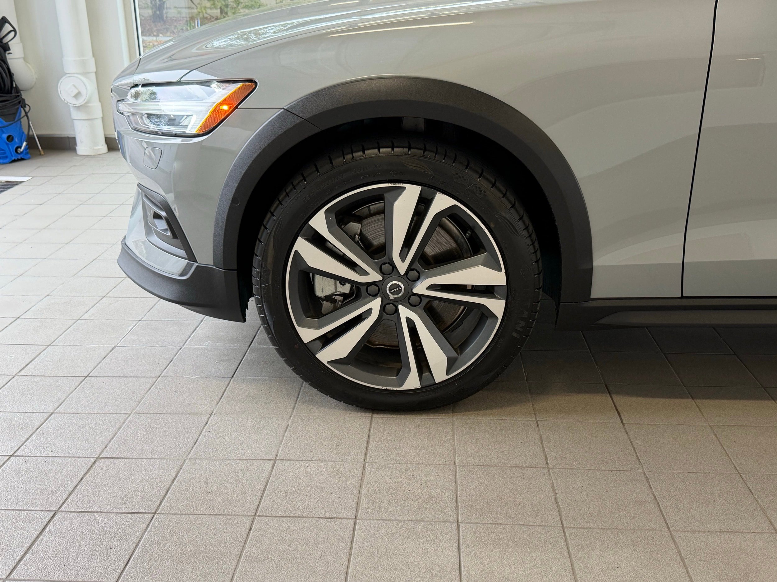 Certified 2025 Volvo V60 B5 Cross Country Plus AWD/4WD image 10