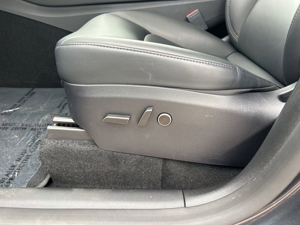 Used 2025 Tesla Model Y Long Range image 16