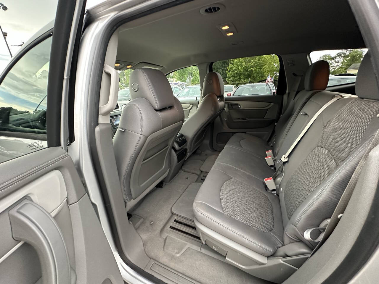 Used 2013 Chevrolet Traverse LS FWD image 11