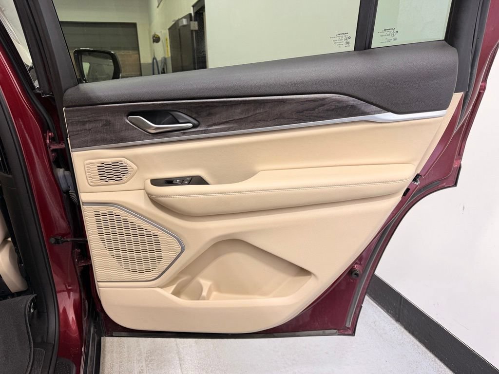 Used 2022 Jeep Grand Cherokee L Limited AWD/4WD image 23
