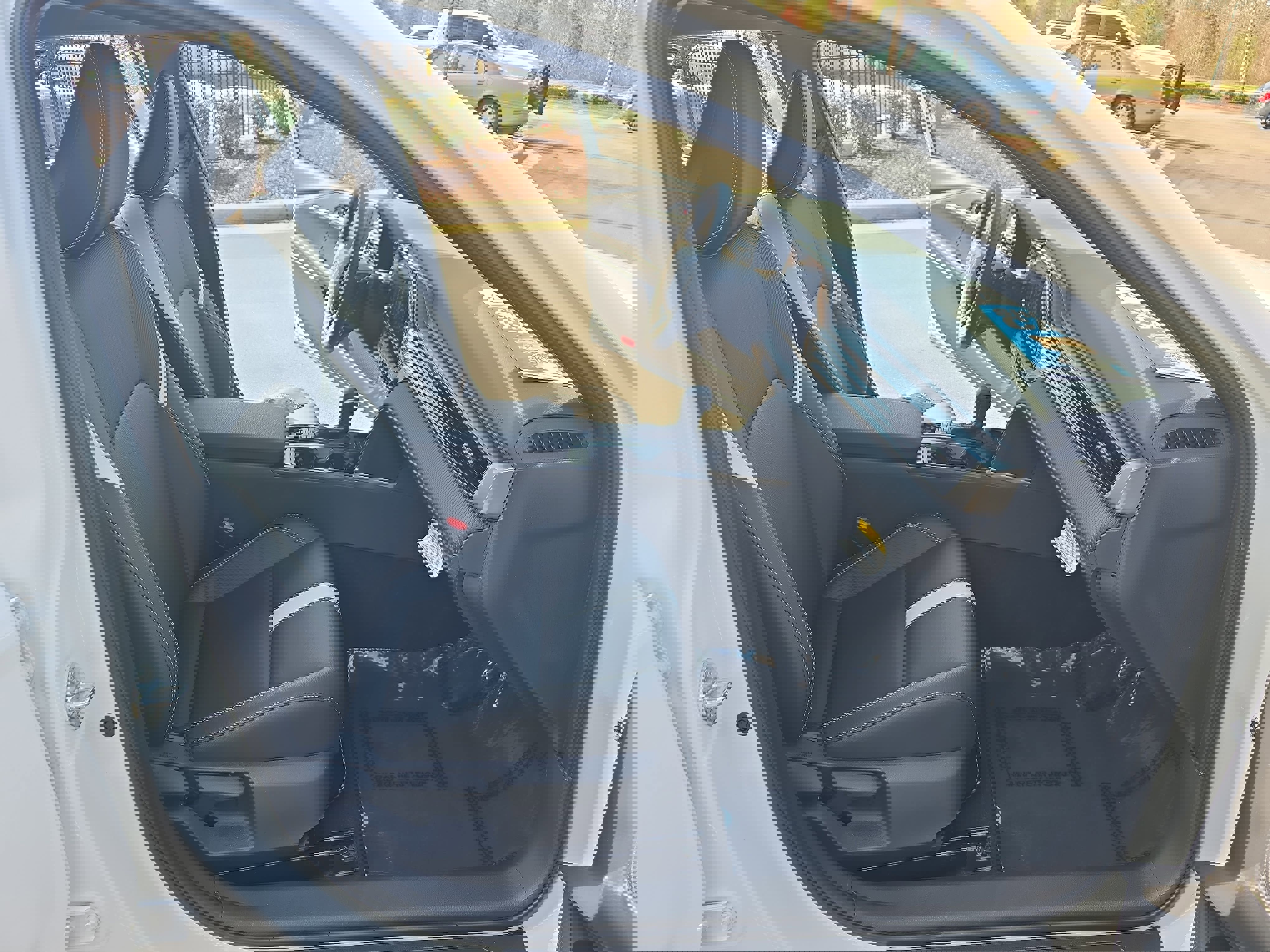 Used 2025 Toyota Camry SE w/ Convenience Package image 10