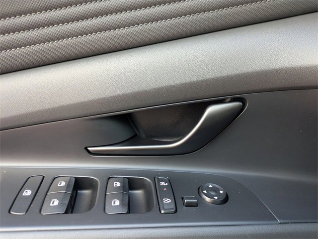 Certified 2025 Hyundai Elantra SEL image 11