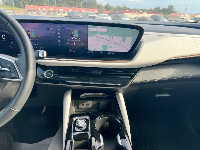 Used 2024 Buick Envision Avenir AWD/4WD image 21