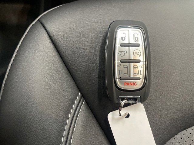 New 2026 Chrysler Pacifica Select image 25
