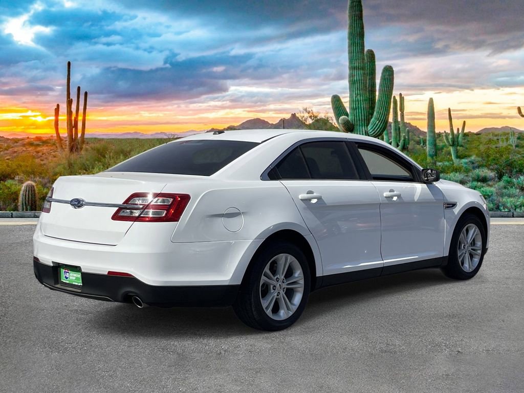 Used 2019 Ford Taurus SE image 3