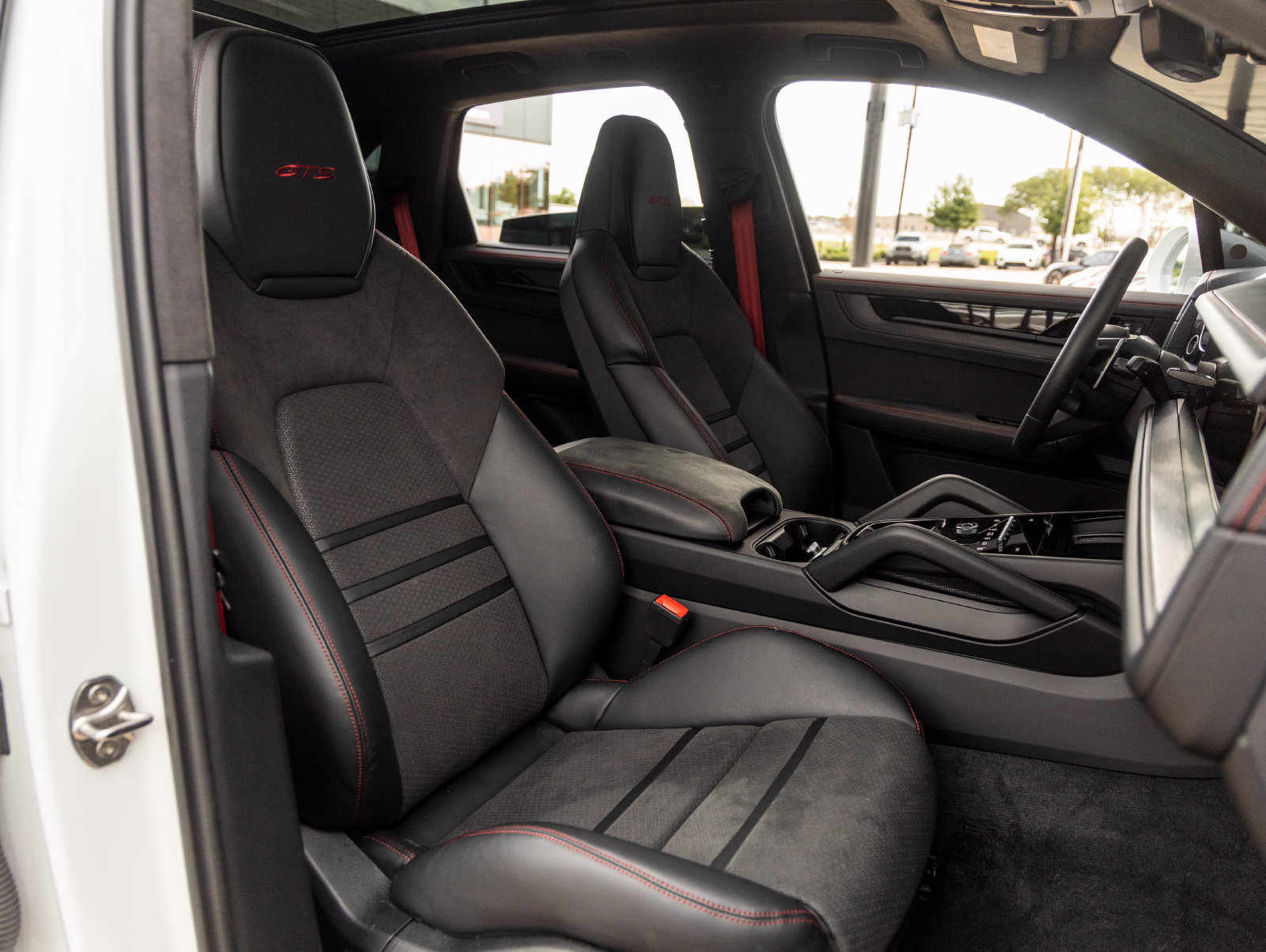 Certified 2025 Porsche Cayenne GTS AWD/4WD image 45