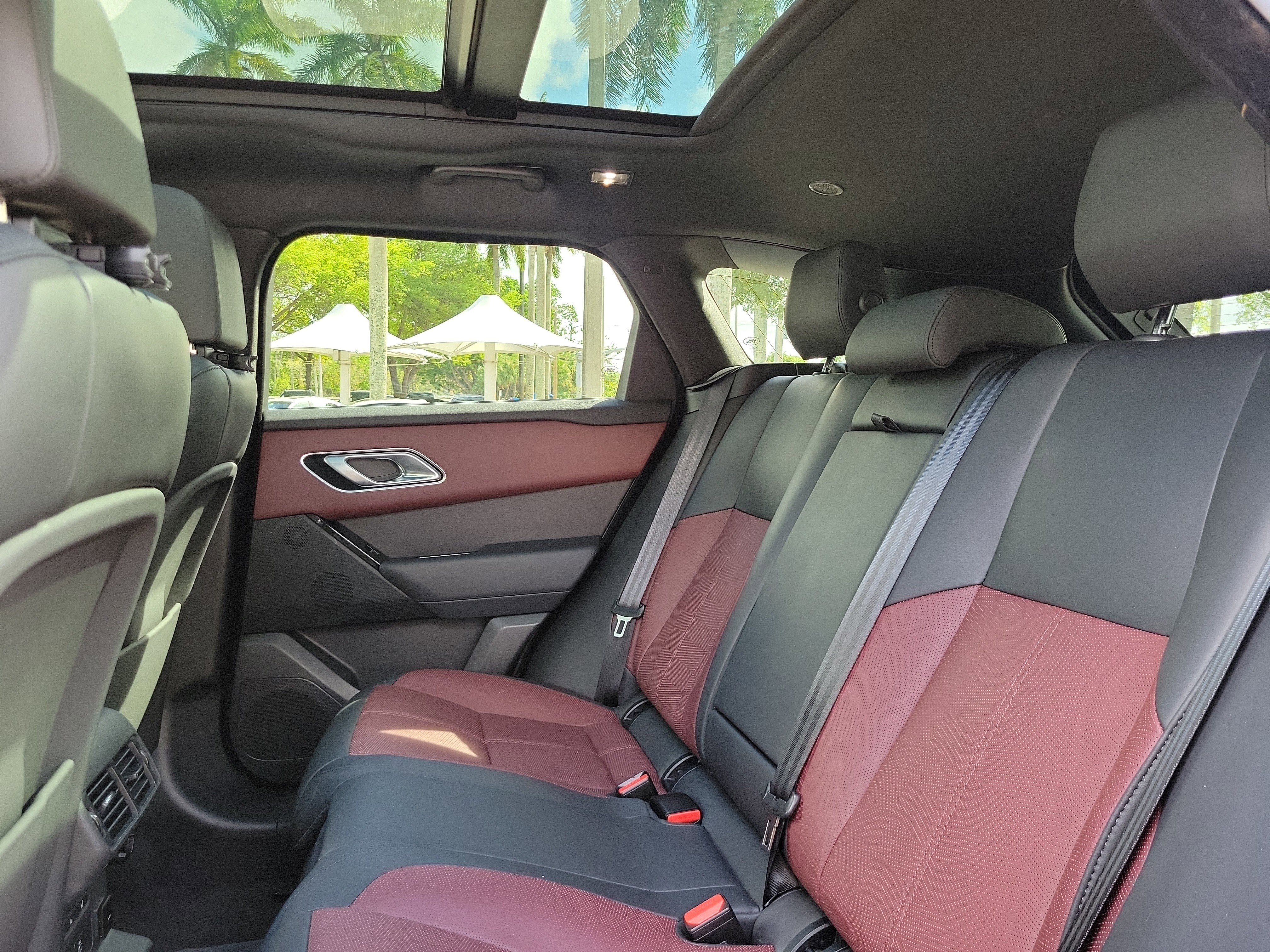 Used 2024 Land Rover Range Rover Velar Dynamic HSE image 11