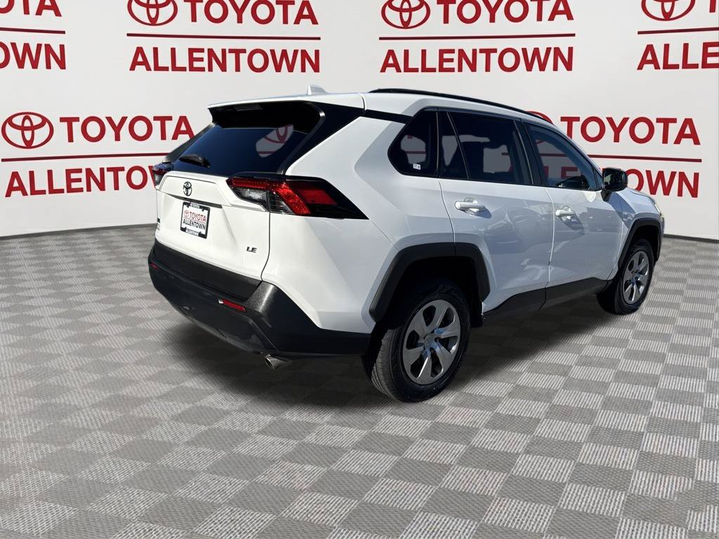 Used 2020 Toyota RAV4 LE FWD image 5