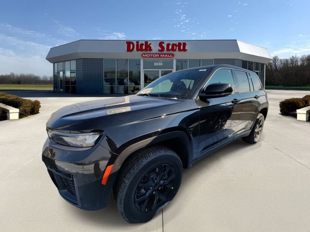 New 2026 Jeep Grand Cherokee Altitude AWD/4WD image 4