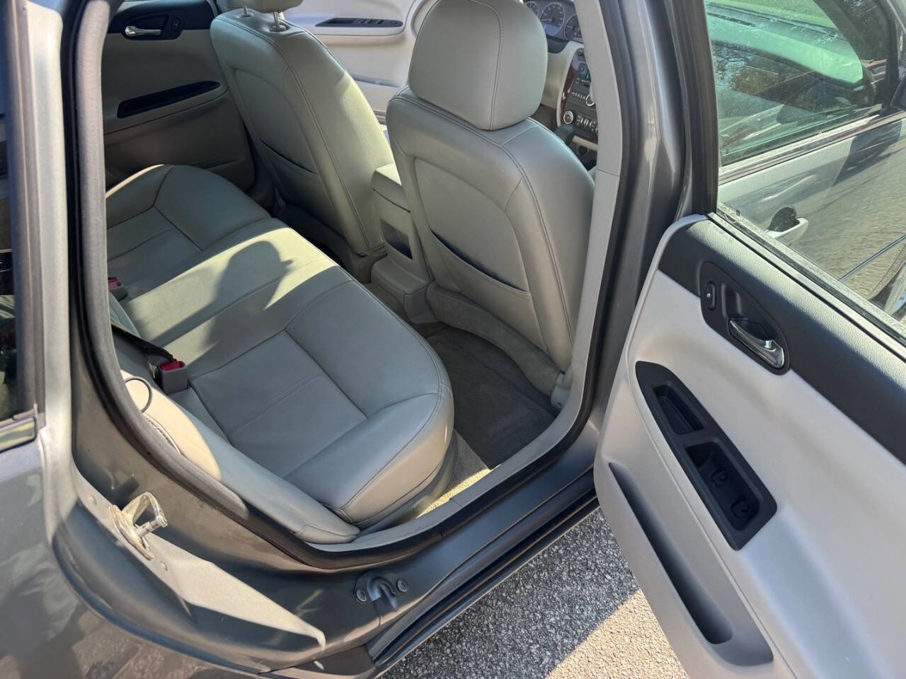 Used 2007 Chevrolet Impala LT FWD image 15