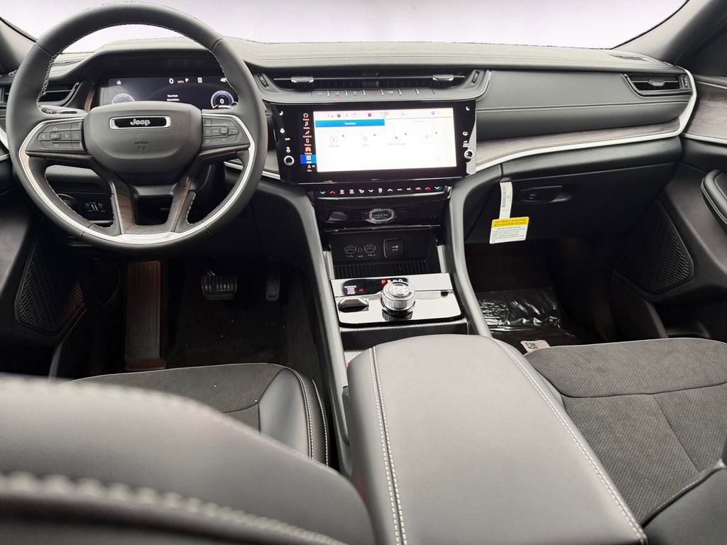 New 2026 Jeep Grand Cherokee Laredo image 10