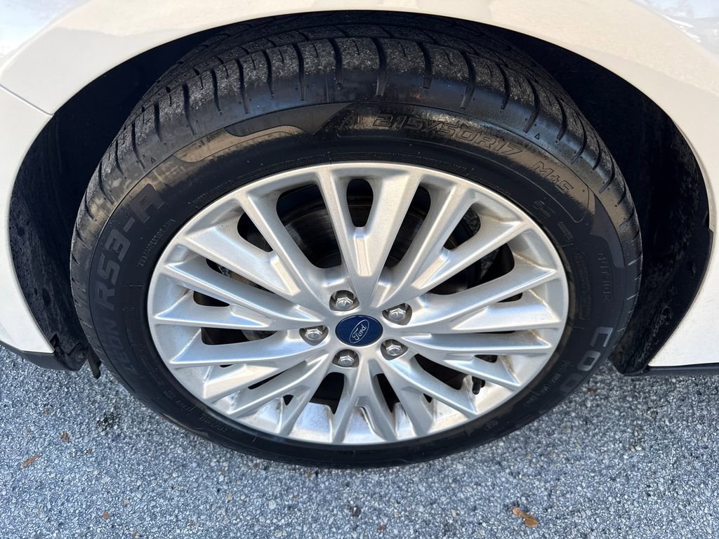 Used 2015 Ford Focus Titanium image 11