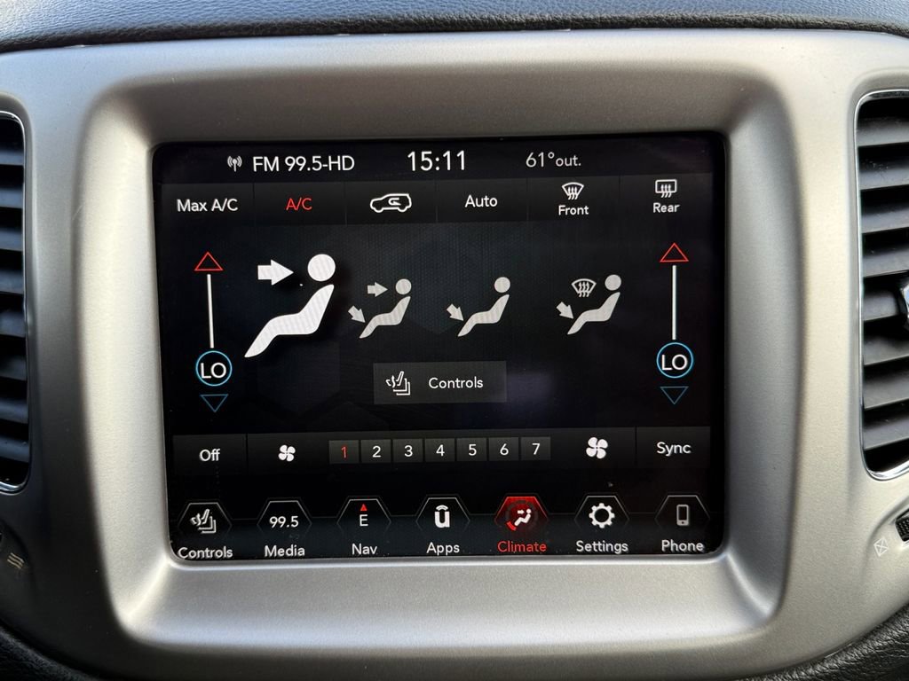 Used 2018 Jeep Compass Latitude w/ Popular Equipment Group FWD image 16