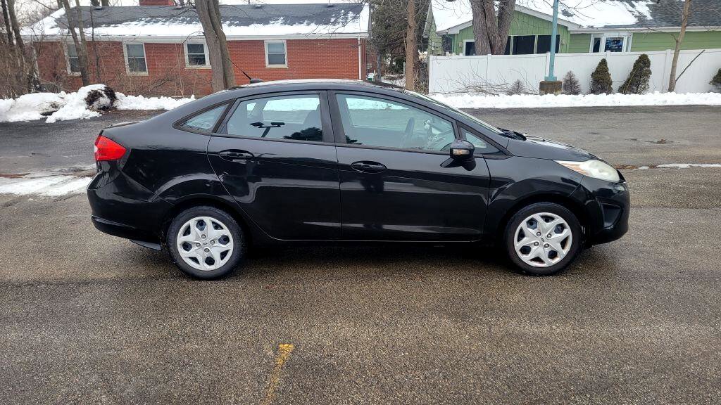 Used 2013 Ford Fiesta SE image 2