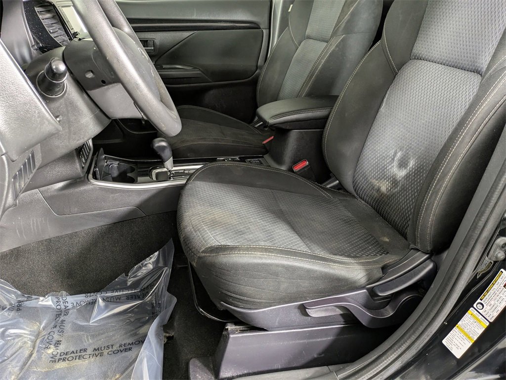 Used 2019 Mitsubishi Outlander ES image 12