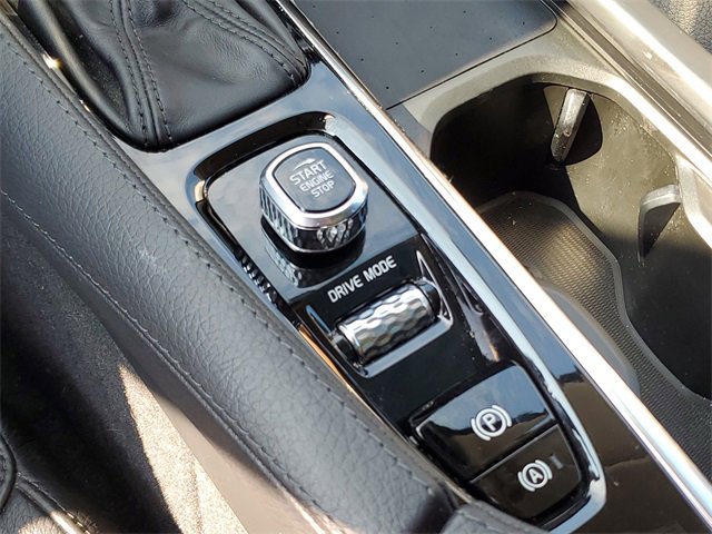 Used 2021 Volvo XC90 T6 Momentum w/ Advanced Package image 21