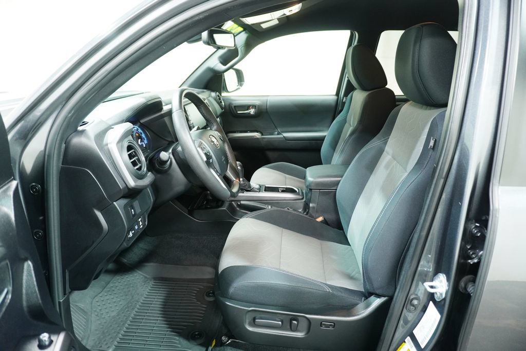 Used 2023 Toyota Tacoma TRD Sport w/ Technology Package AWD/4WD image 10