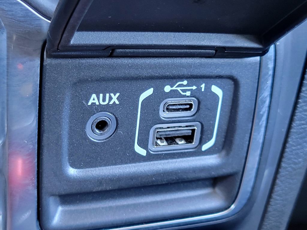 Used 2023 Jeep Wrangler Unlimited Sahara image 13