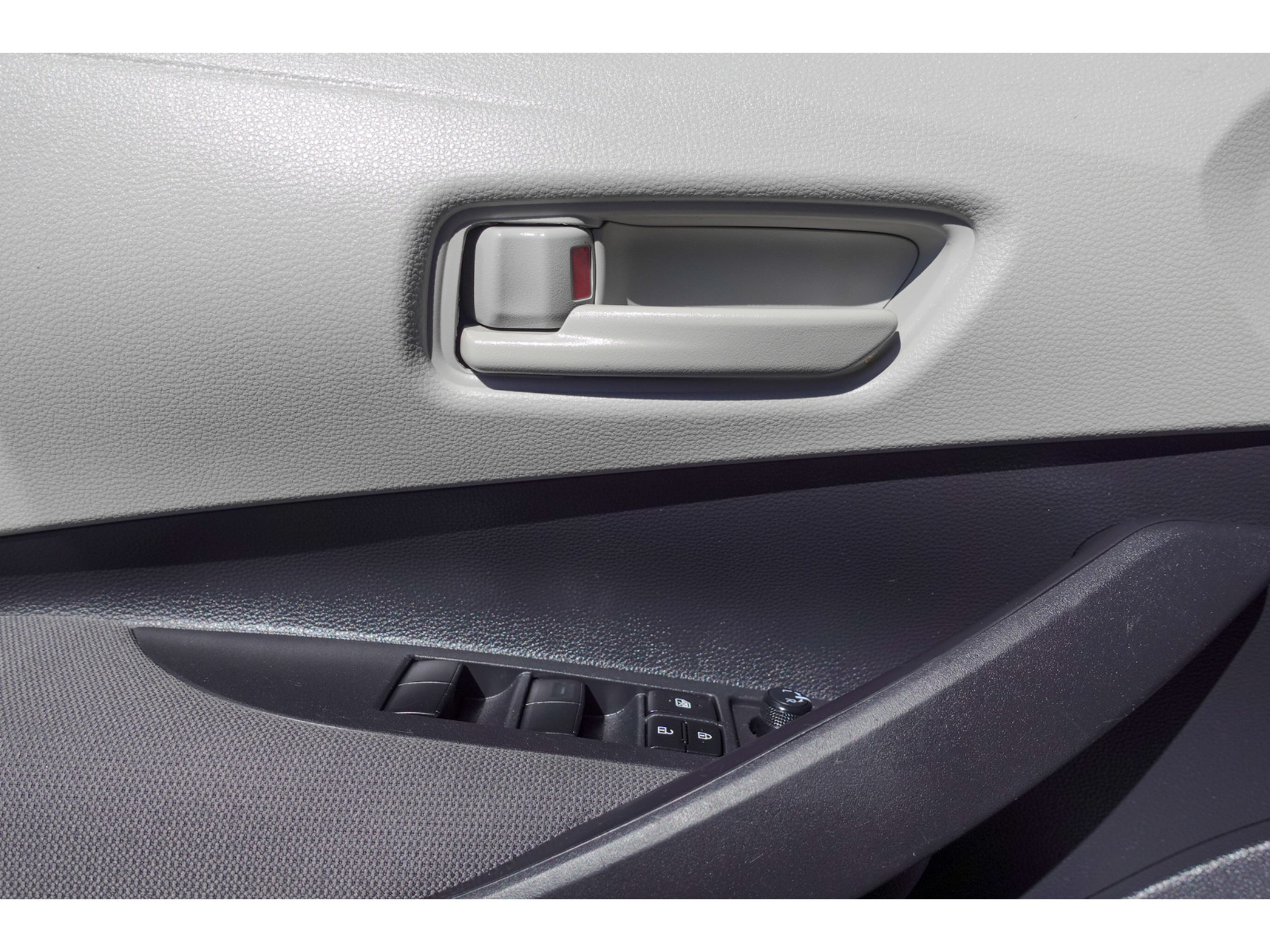 Used 2025 Toyota Corolla LE FWD image 11