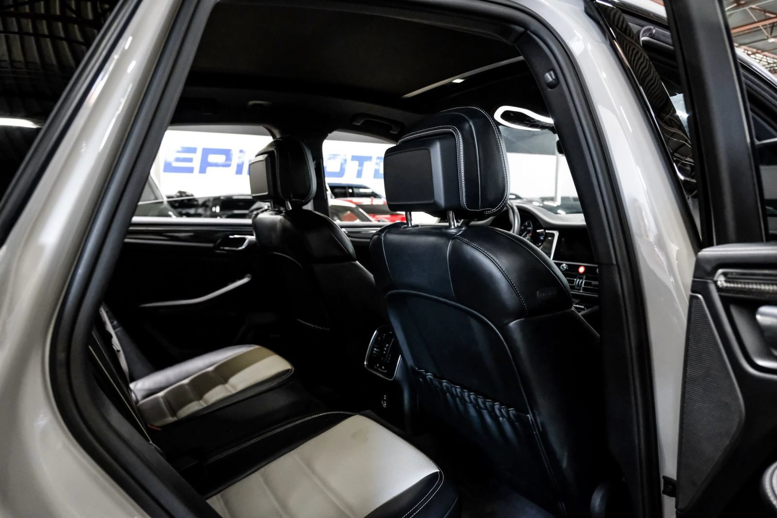 Used 2023 Porsche Macan GTS AWD/4WD image 33