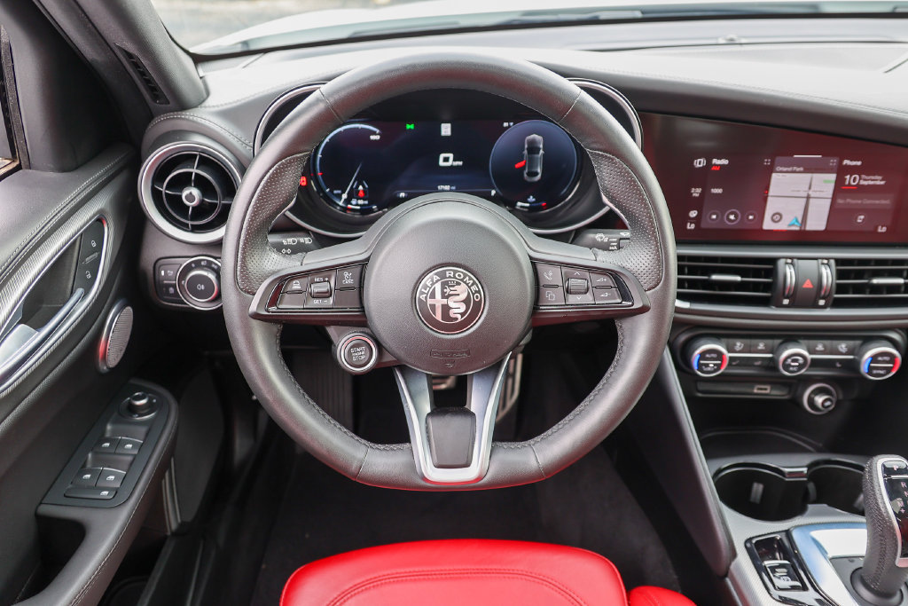 Used 2024 Alfa Romeo Giulia Veloce RWD image 8