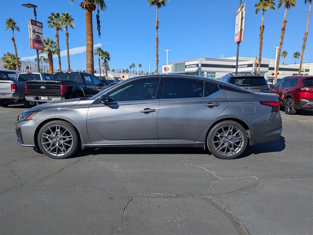 Used 2024 Nissan Altima 2.0 SR image 3