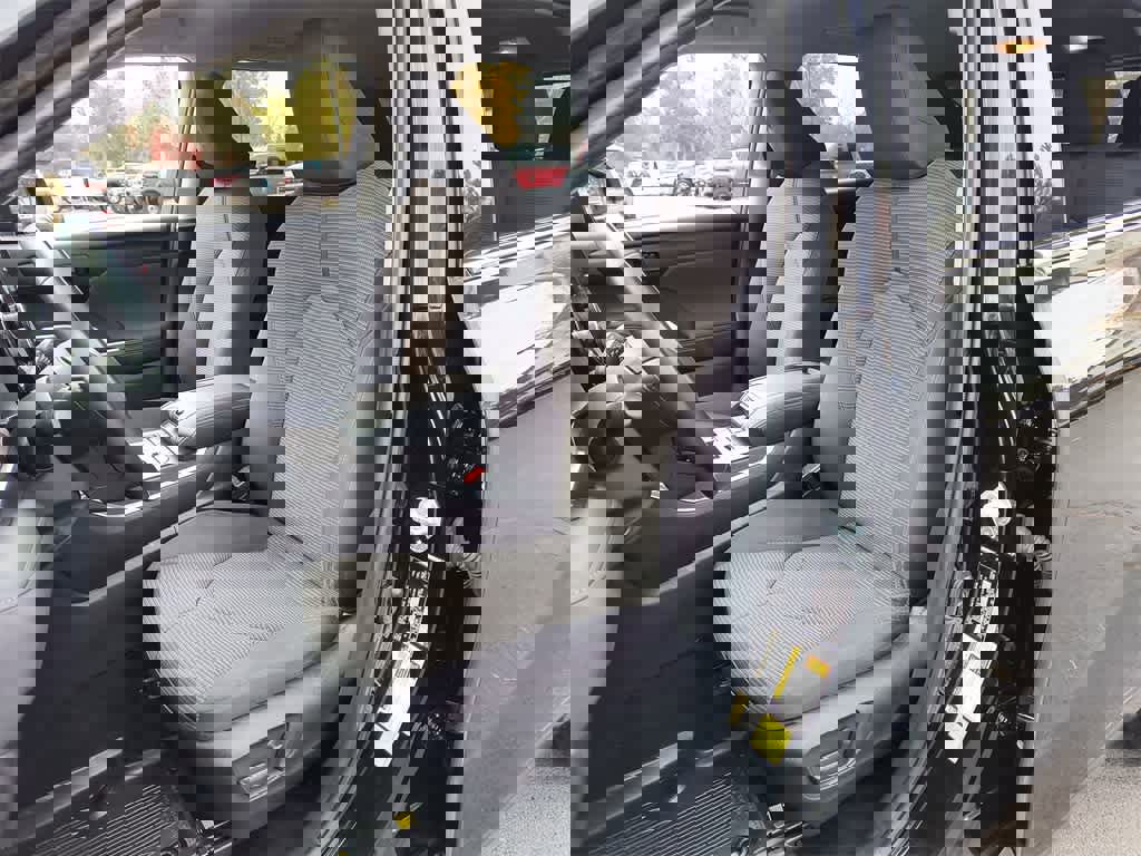 Used 2022 Toyota Highlander LE image 11