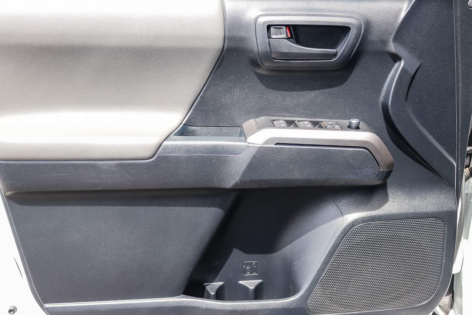 Used 2018 Toyota Tacoma SR5 AWD/4WD image 20
