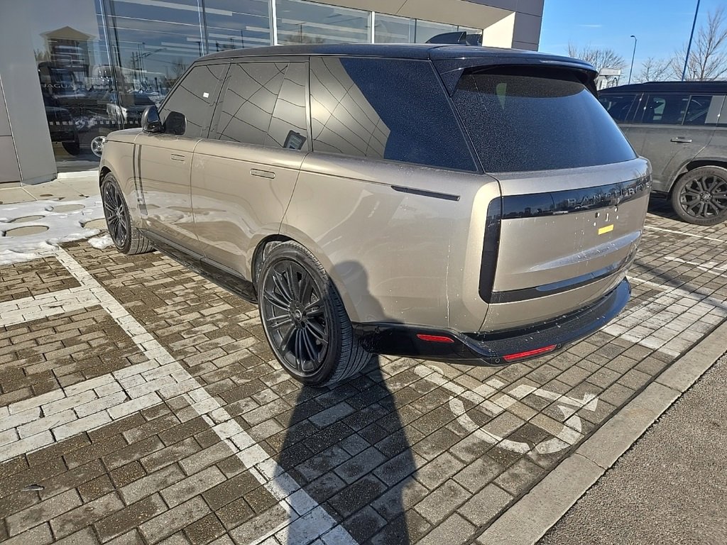 Certified 2024 Land Rover Range Rover SE image 7
