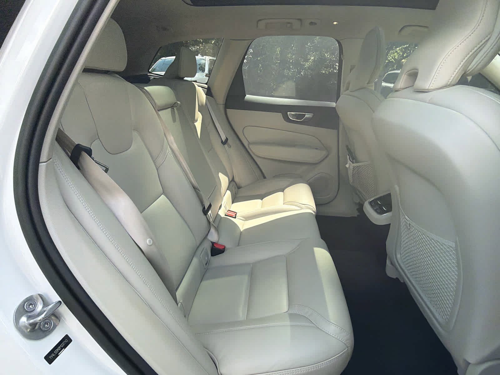 Certified 2023 Volvo XC60 B5 Ultimate w/ Protection Package Premier FWD image 21