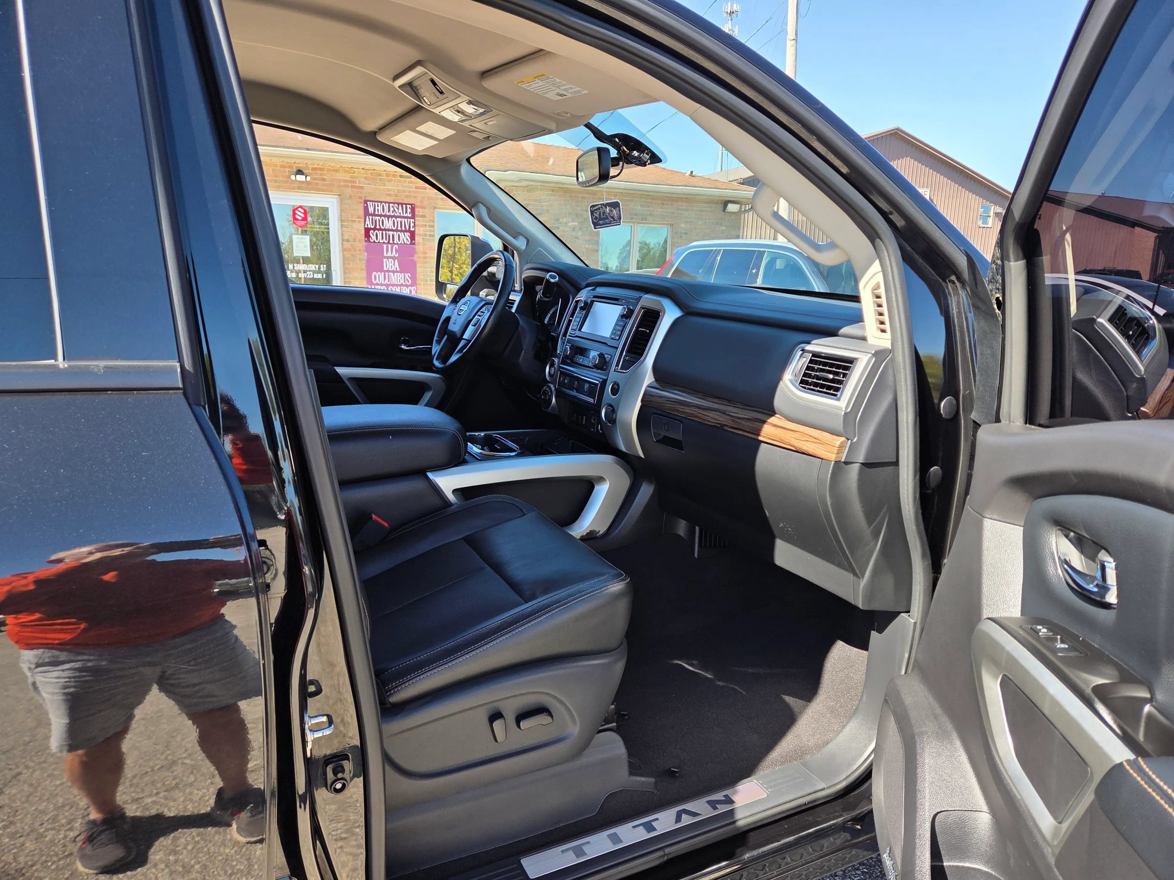Used 2018 Nissan Titan SL w/ Texas Titan Edition AWD/4WD image 24