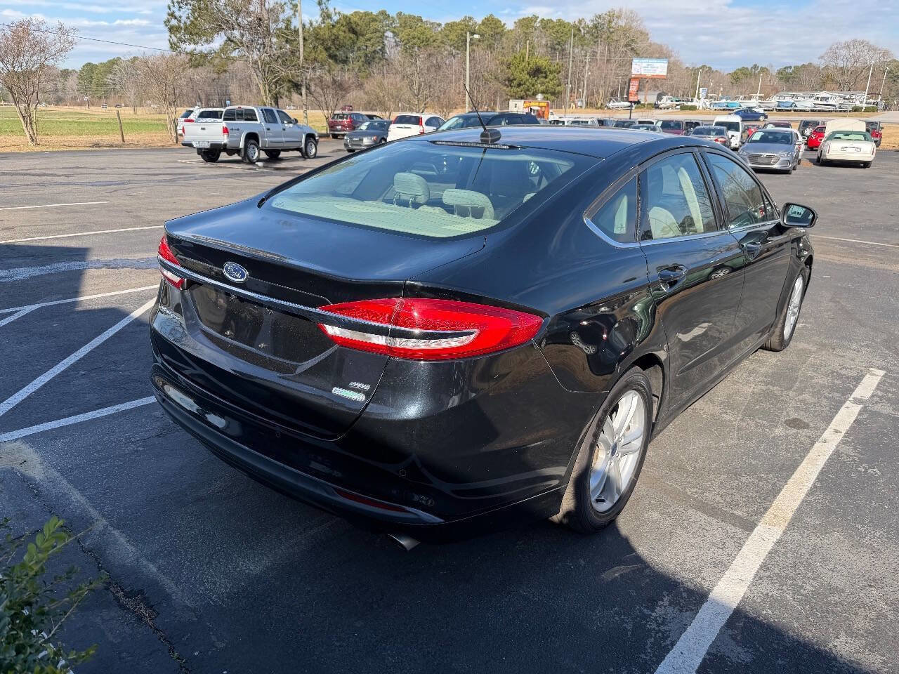 Used 2018 Ford Fusion SE FWD image 7