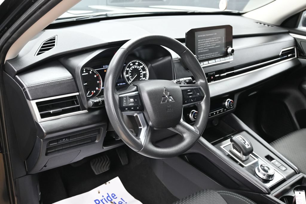 Used 2024 Mitsubishi Outlander ES AWD/4WD image 17