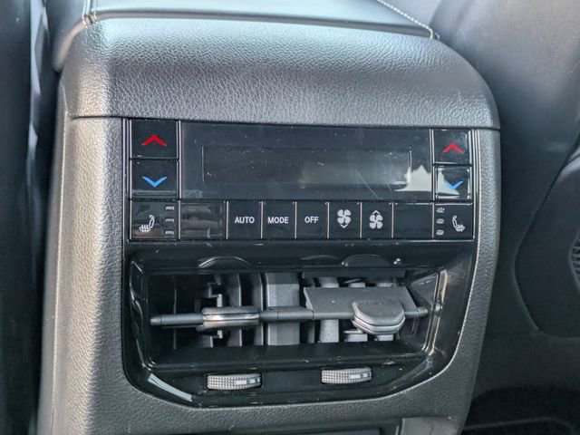 Used 2022 Jeep Grand Cherokee Overland w/ Luxury Tech Group IV image 17