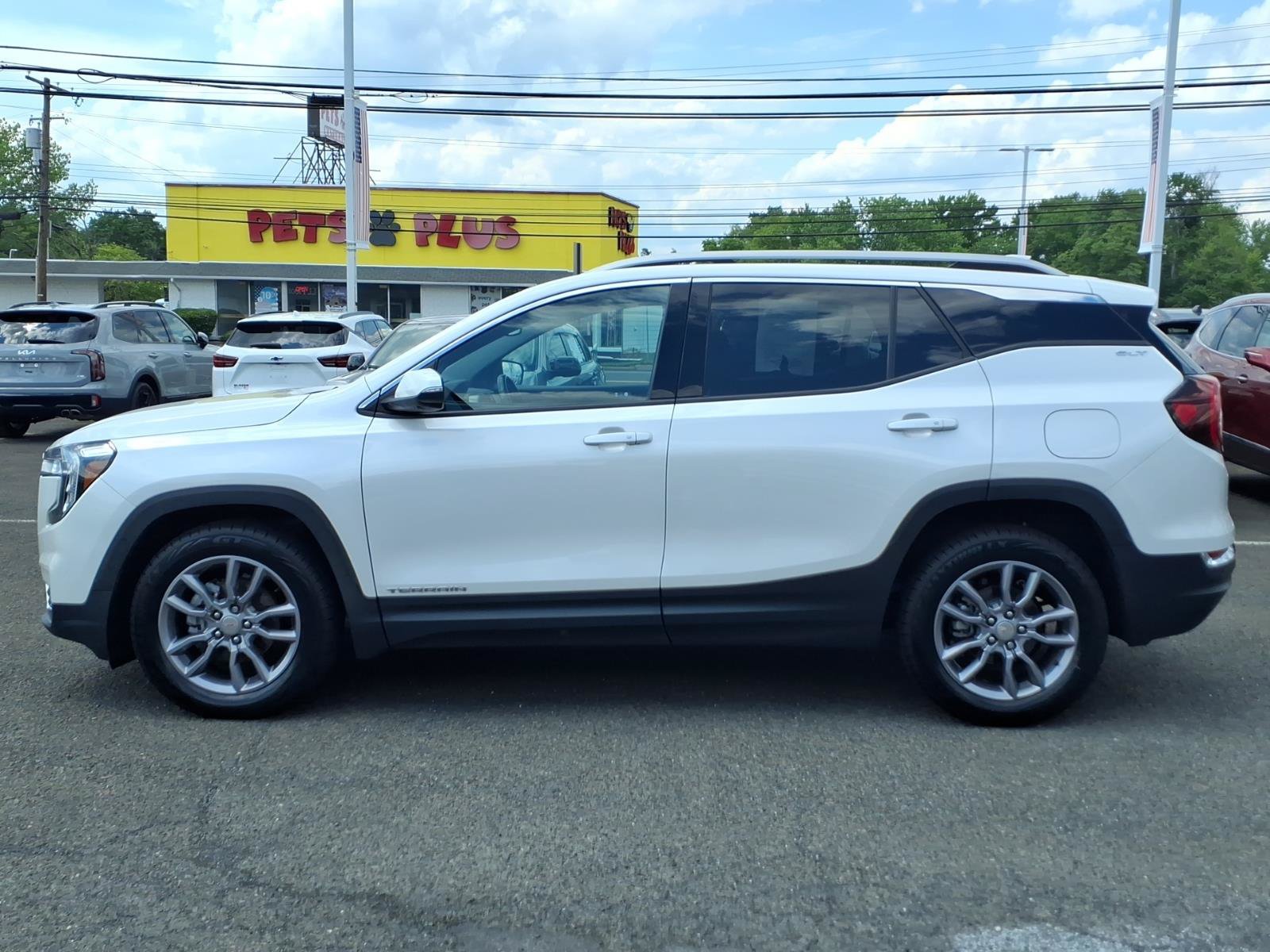 Certified 2022 GMC Terrain SLT w/ Infotainment Package II AWD/4WD image 7