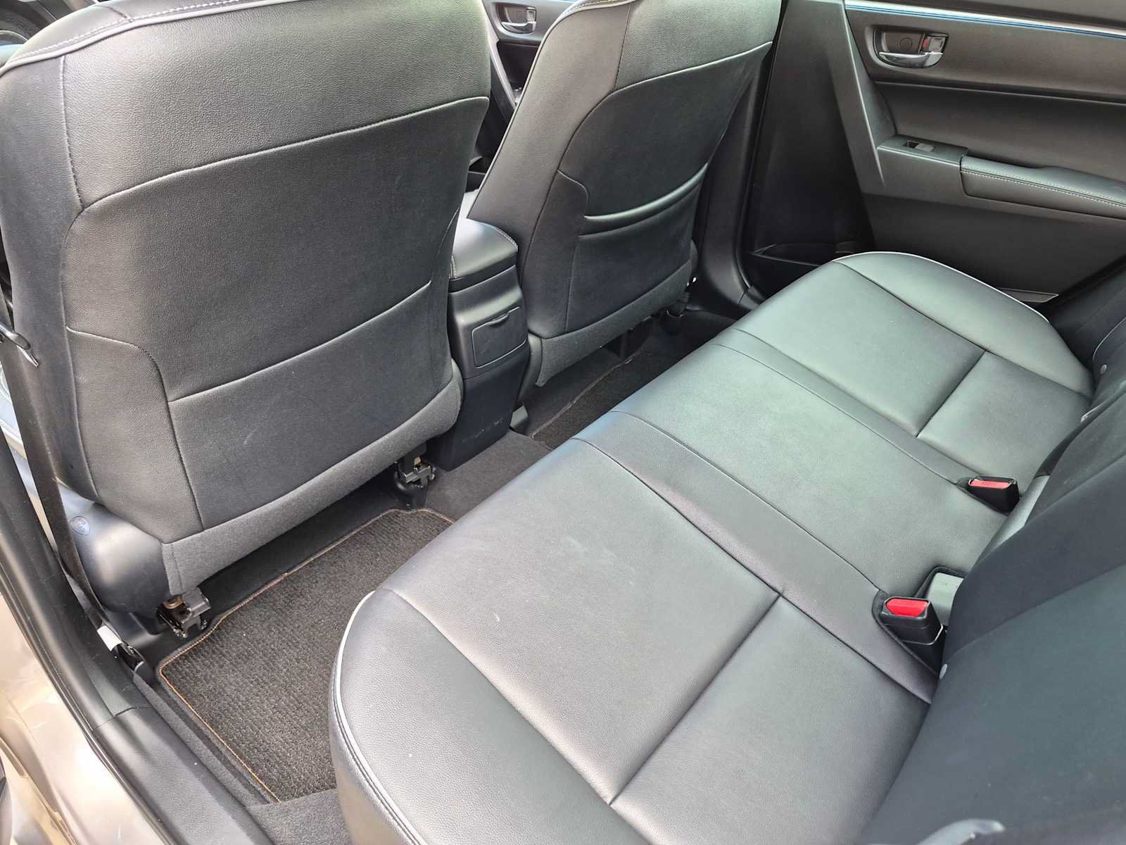 Used 2016 Toyota Corolla LE Premium FWD image 16