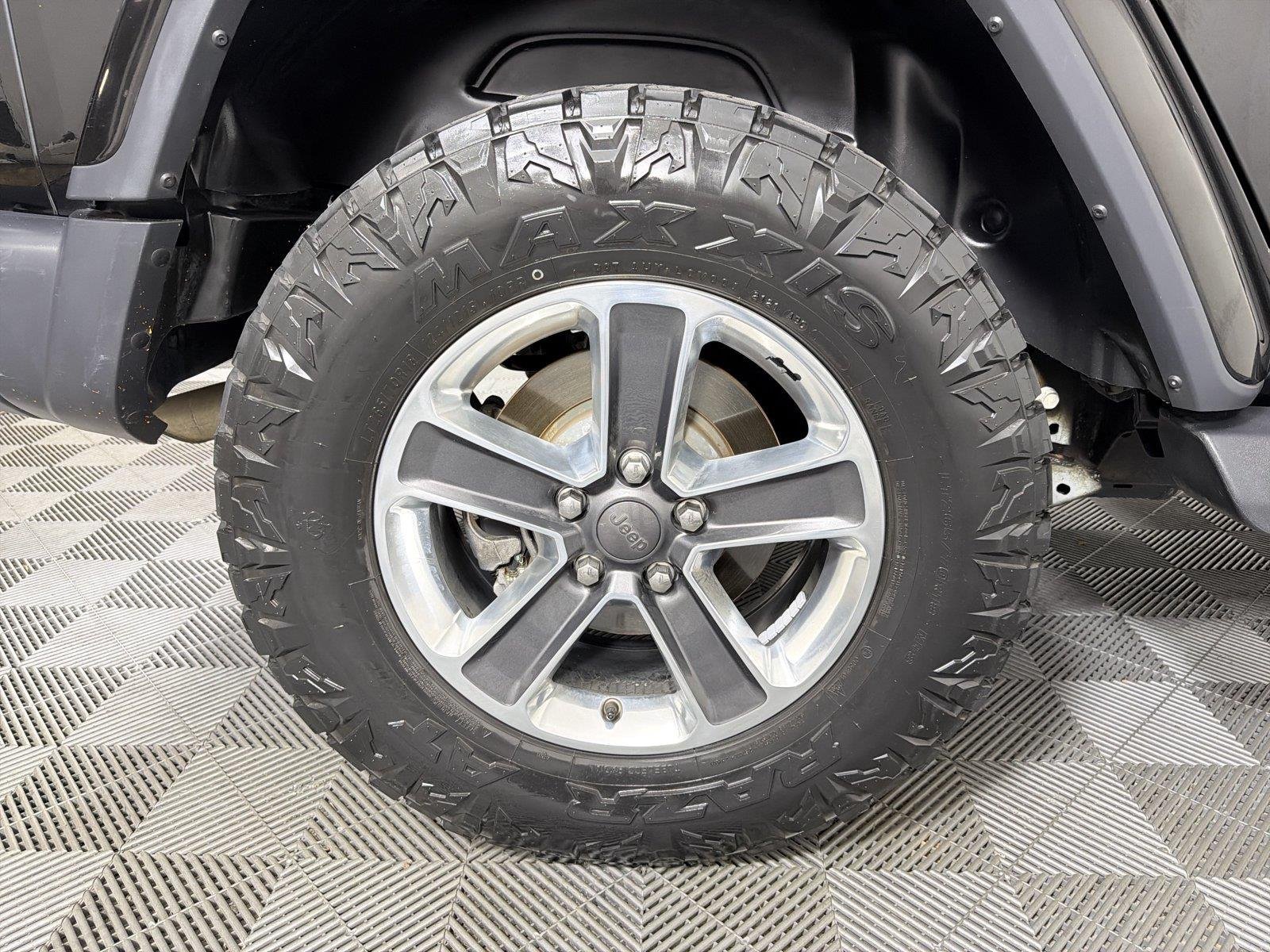 Used 2018 Jeep Wrangler Unlimited Sahara AWD/4WD image 15