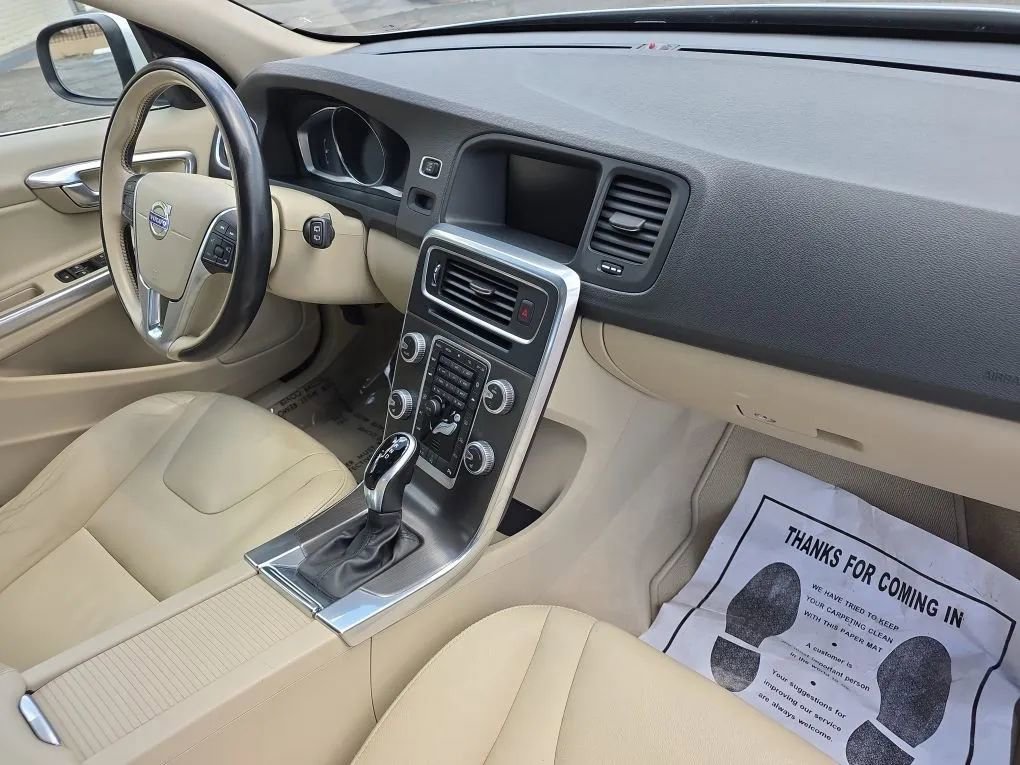 Used 2015 Volvo V60 T5 Premier w/ Convenience Package image 13