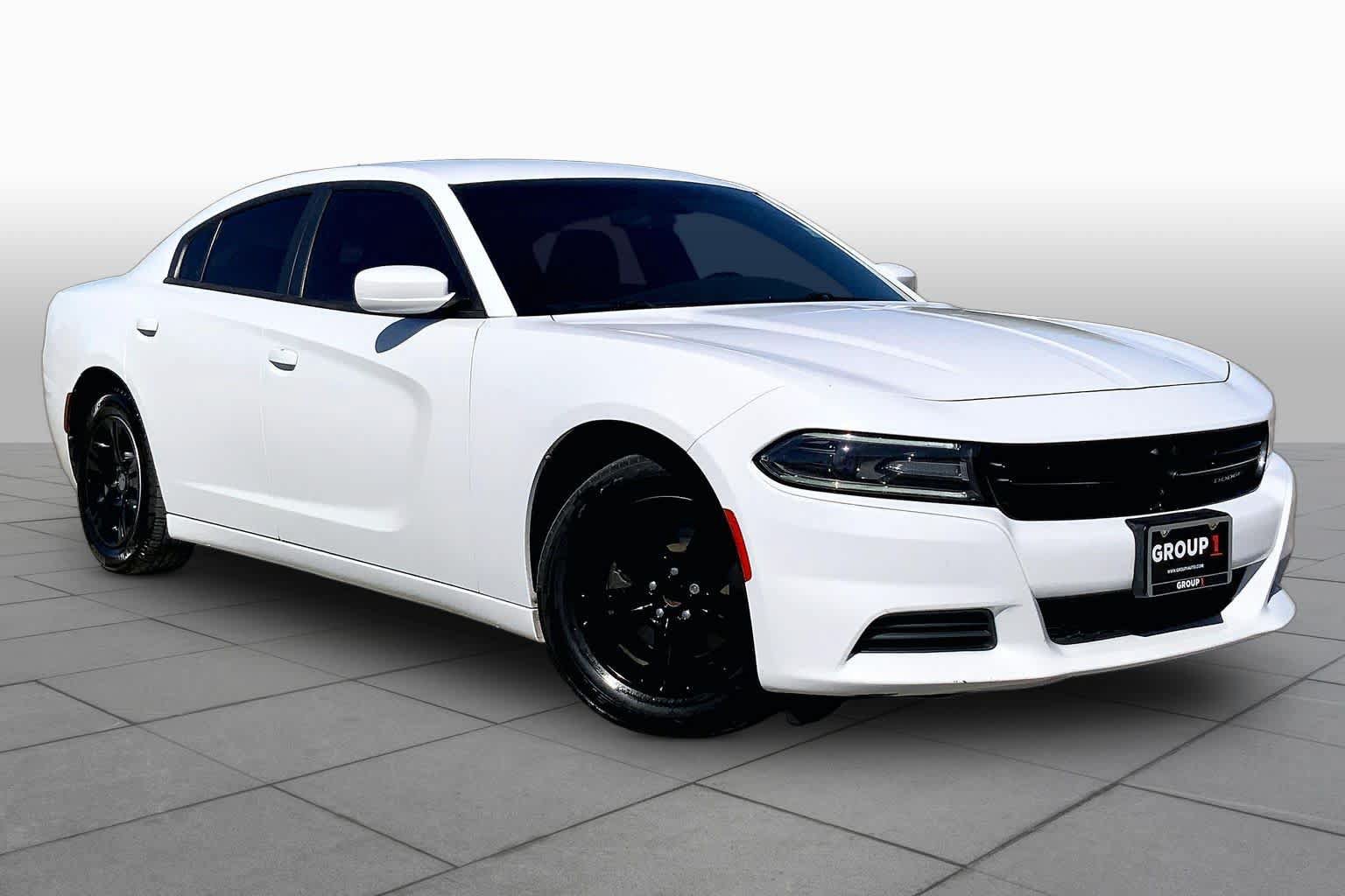 Used 2018 Dodge Charger SXT RWD image 3