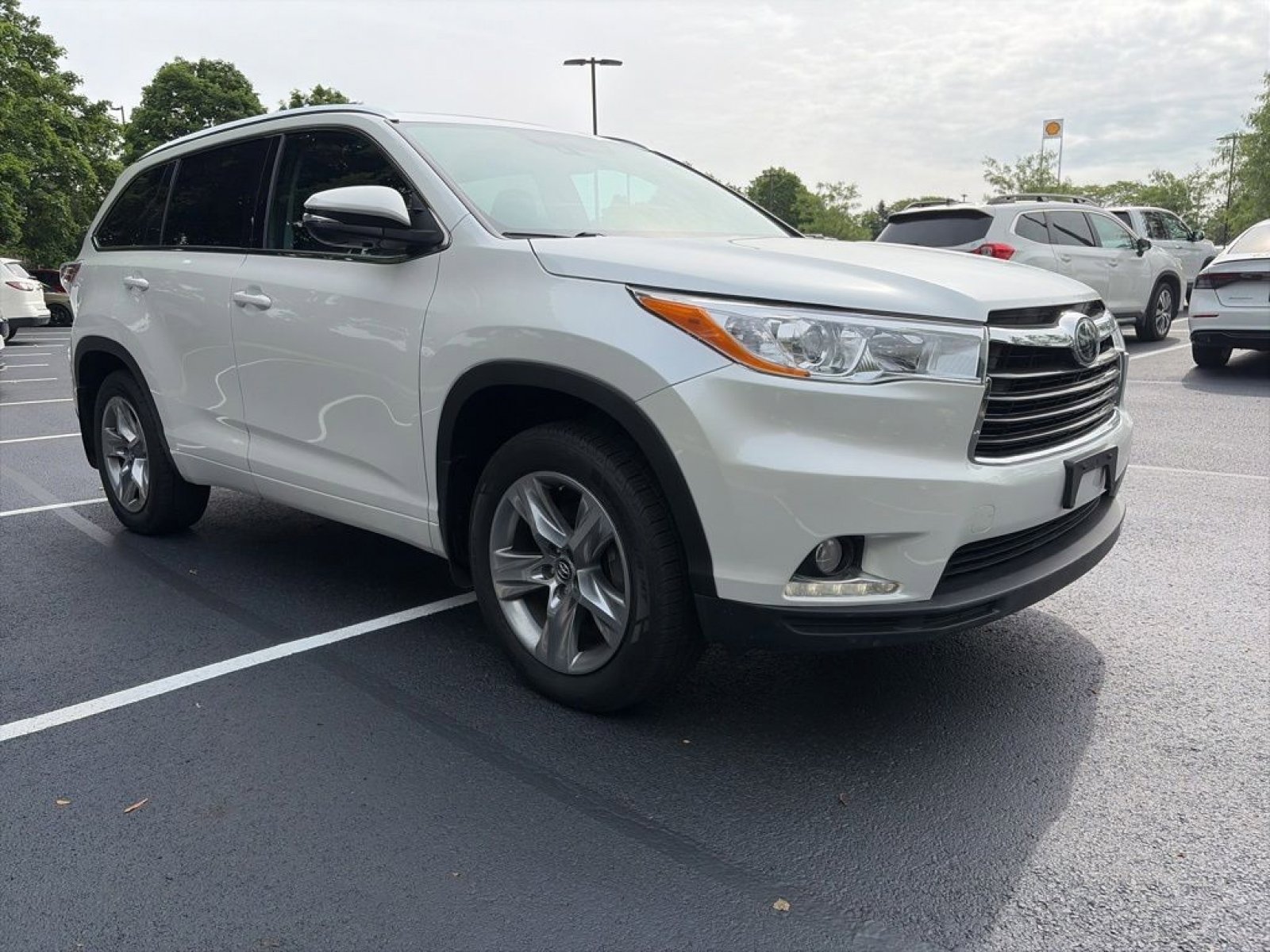 Used 2016 Toyota Highlander Limited Platinum AWD/4WD image 3